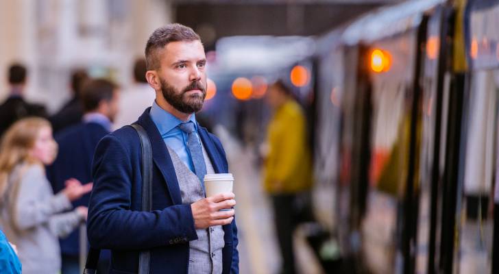 Nasihat Keuangan yang Diikuti Orang Amerika Justru Membuatmu Terus Miskin. 4 Keputusan Besar yang Akan Menentukan Nasibmu di 2026