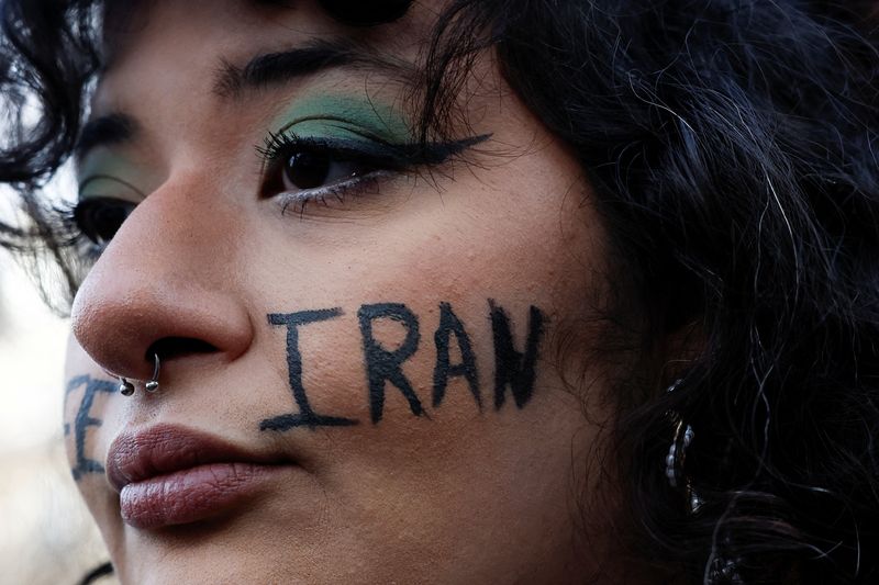 France explores sending Eutelsat terminals to Iran amid internet blackout