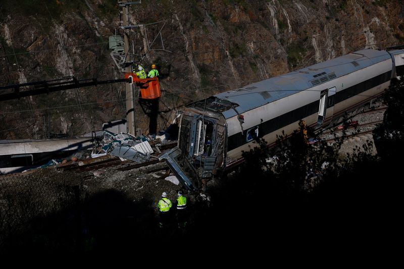 World Reuters Spanish train drivers call for strike after deadly derailments