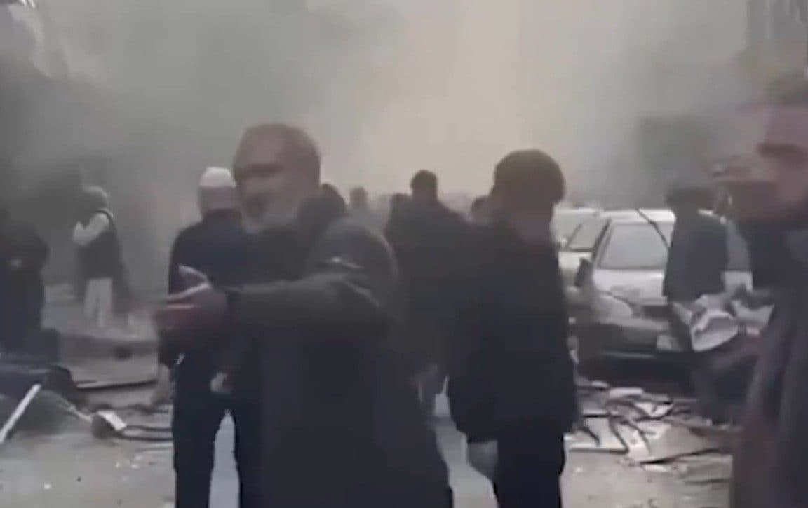 Seven dead in Kabul bomb targeting Chinese citizens