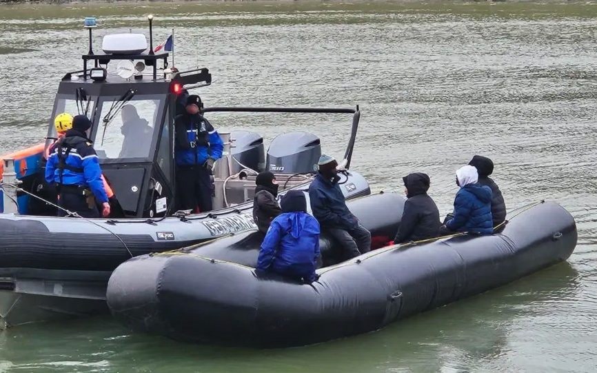 French police stop Channel migrants by boarding boat for first time