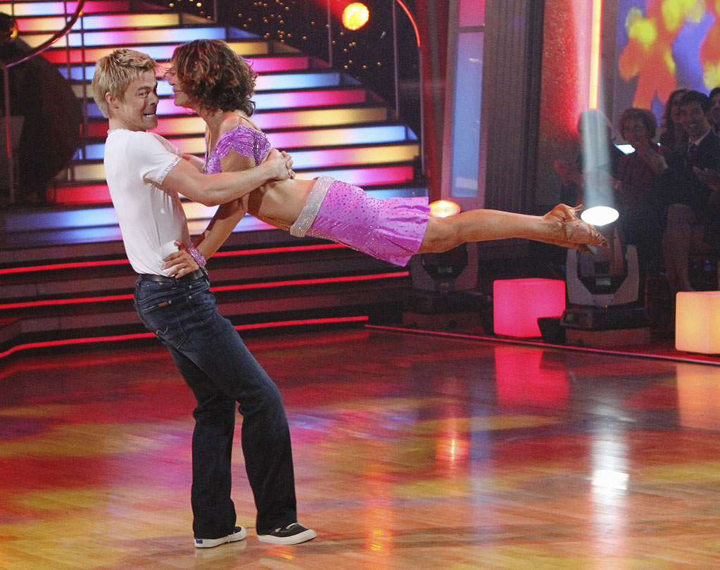 Jennifer Grey and Derek Hough. Шоу танцы грязные танцы. Грязные танцы фото.