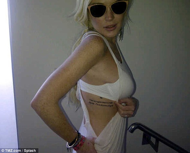 Lindsay Lohan con tatuaje nuevo