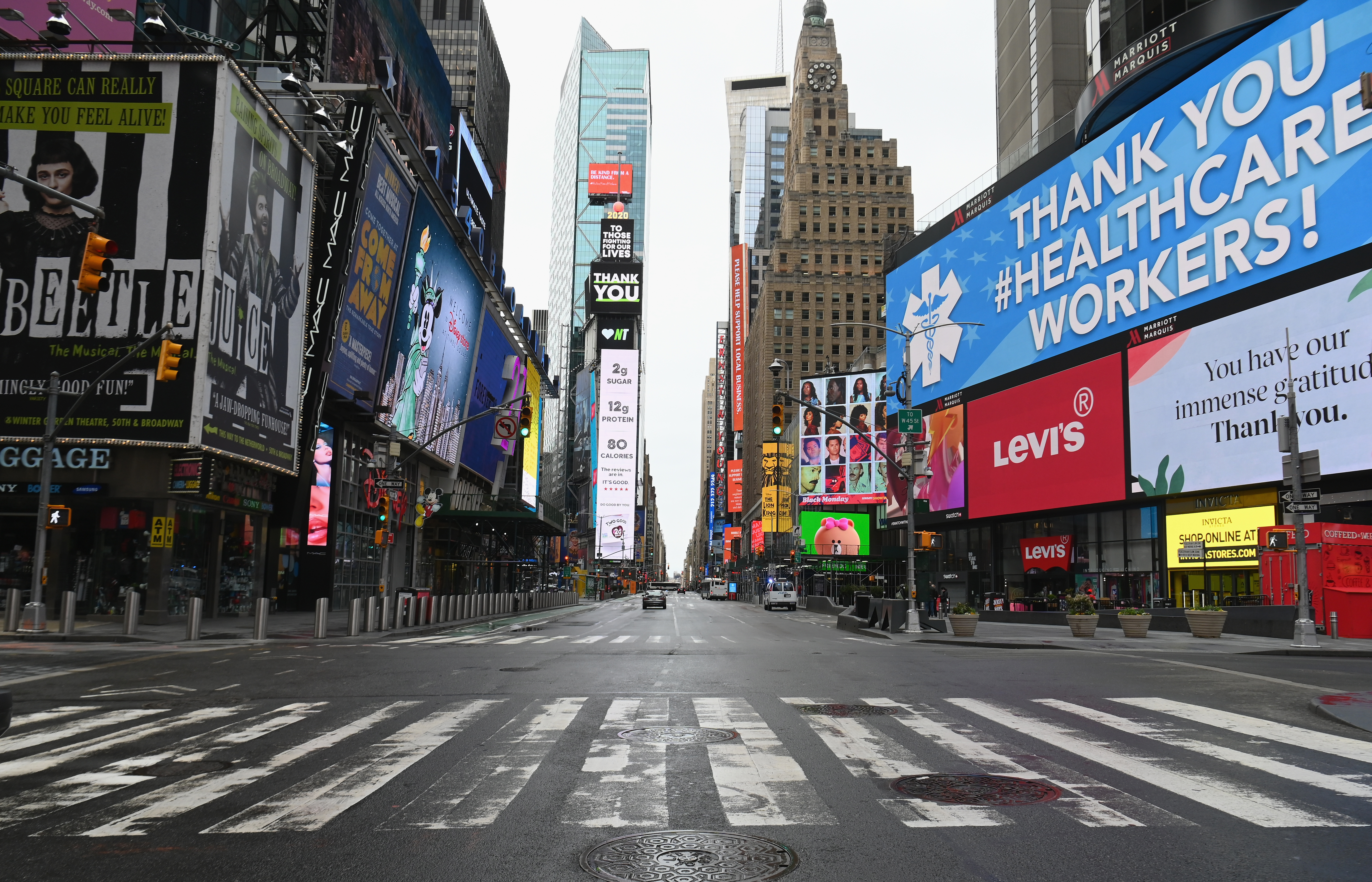 La cÃ©lebre Times Square, centro neurÃ¡lgico de Nueva York, semivacÃ­a por el confinamiento a causa del coronavirus, el 3 de abril de 2020 (AFP/Archivos | Angela Weiss)