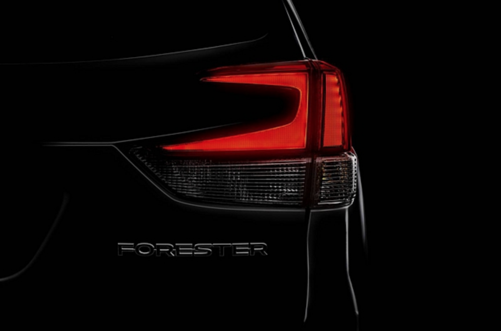 Subaru 準備在紐約車展上發表全新第五代 Forester，目前官方僅釋出一張局部尾燈廠照。