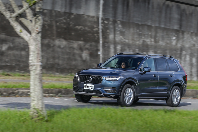 透過渦輪系統、缸內直噴的加持，XC90 T5車型的加速力道還是挺足夠。