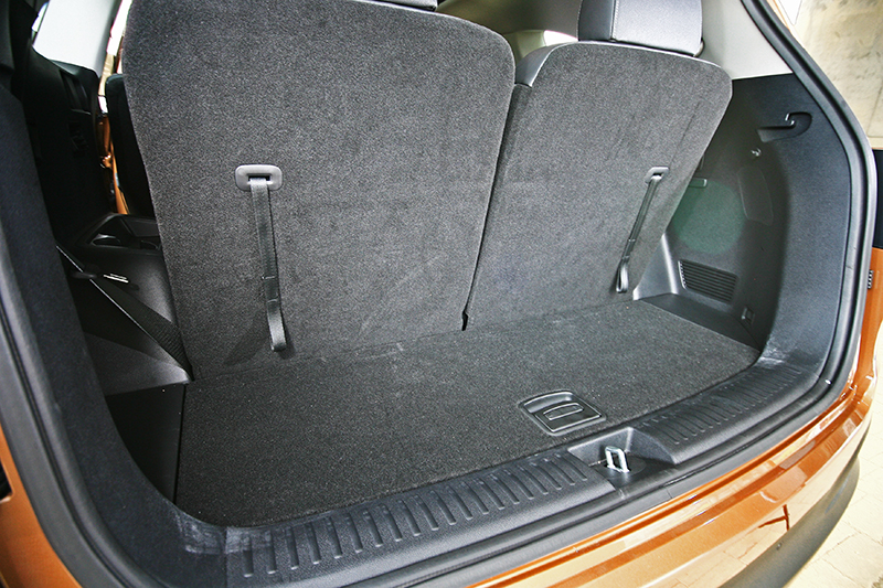 當第三排座椅使用時，行李空間僅有142公升。