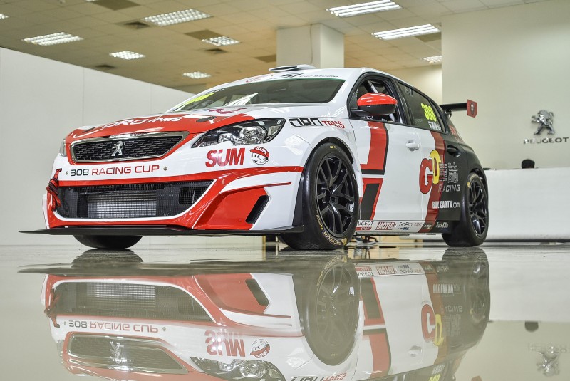 308 Racing Cup全白車身經過彩繪圖裝不但保留308 GTi雙色特徵也橫有殺氣