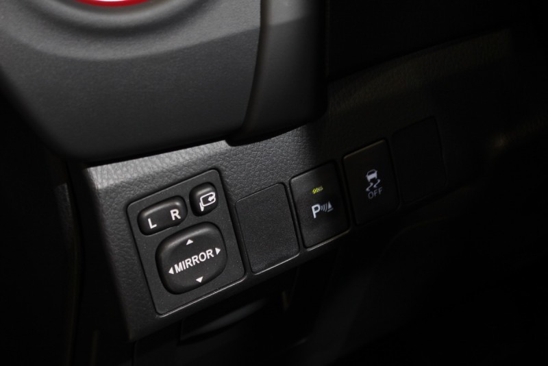 Corolla Altis X搭載備受好評之VSC(車輛穩定控制系統)、TRC(循跡防滑控制系統)等多項主動安全系統