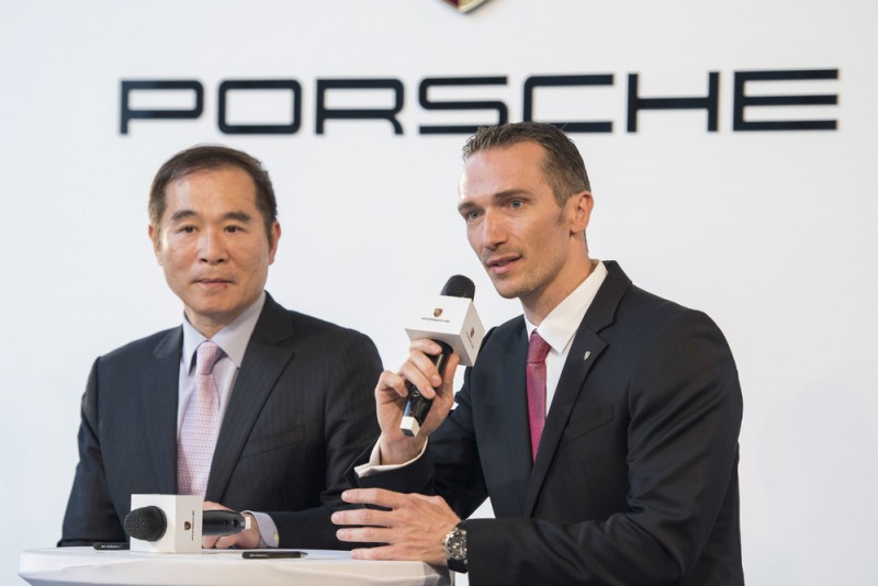 ▲Porsche總代理永業李智龍總經理(左)，新任Porsche Taiwan總裁Martin Limpert (右)。