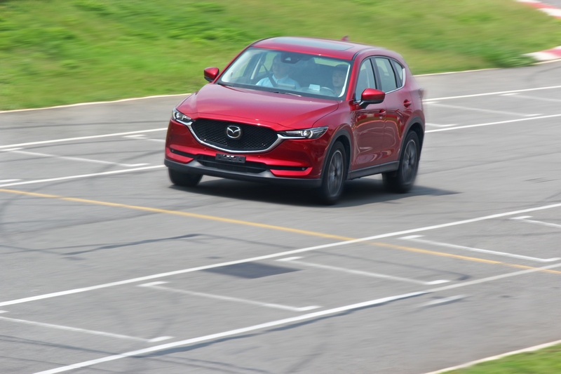 CX-5不論低速或中高速都有不錯的加速力道，但速度過快懸吊支撐性便顯得稍微不足。