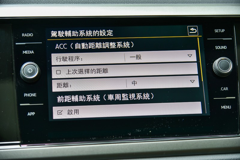 ACC系統可由方向盤或觸控主機設定跟車距離