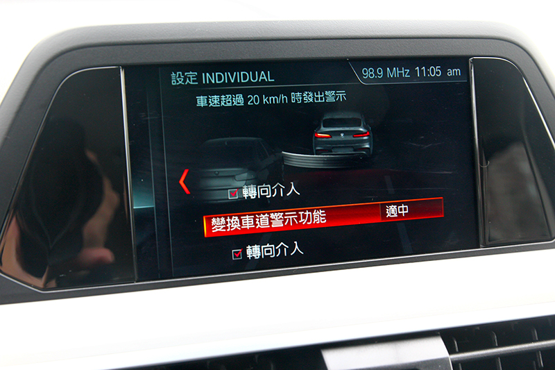 主動式車距定速控制、主動防撞/行人偵測、車道維持輔助都是X4 xDrive20i標準配備。