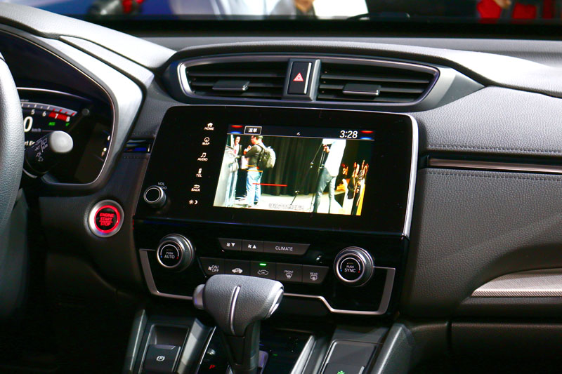 CR-V VTi-S車型亦標配LaneWatchTM盲點監視系統。