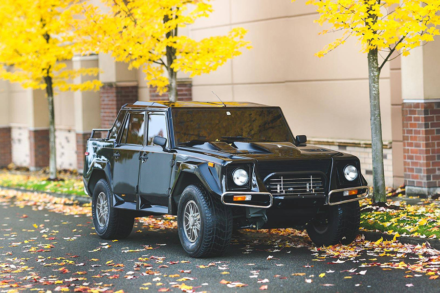 經典就是值得！90年代美規Lamborghini LM002拍賣價硬是比新休旅貴2倍！