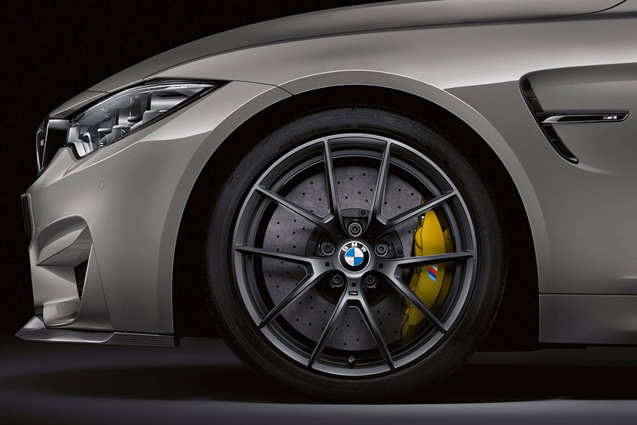 BMW M3 CS挾帶更大的動力、更輕的車重、與新的內外設計現身