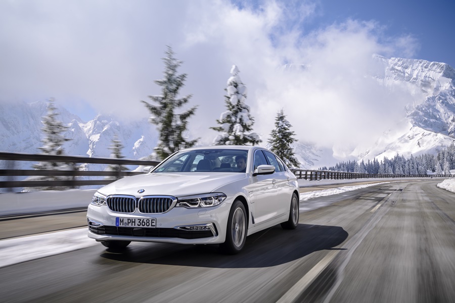 BMW 兩手策略搶客：性能 &電能 5系列推530e iPerformance與 M550i xDrive