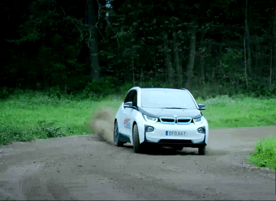 阿公高齡79狂飆BMW i3 竟是飄移高手