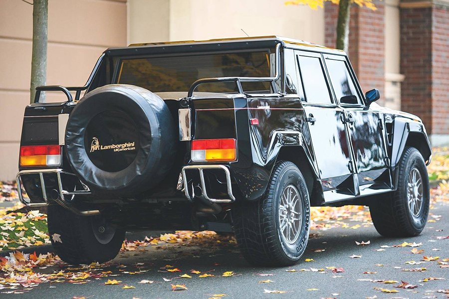 經典就是值得！90年代美規Lamborghini LM002拍賣價硬是比新休旅貴2倍！