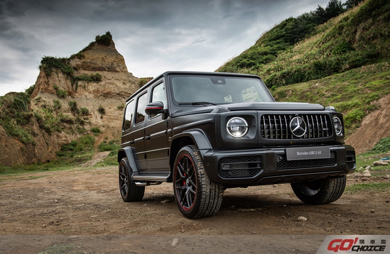 台灣賓士將全新Mercedes-AMG G63置於如琥珀般的方塊內，將於6月23日至25日在統一時代百貨2F時代廣場盛大展出