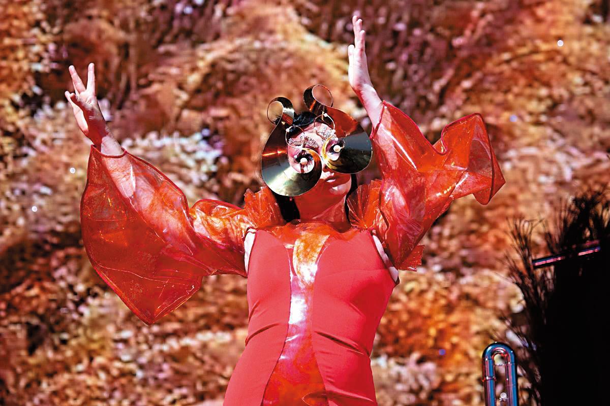 冰島國寶歌手碧玉Björk個人回顧展 2015年3月紐約現代藝術博物館登場 | BeautiMode 創意生活風格網