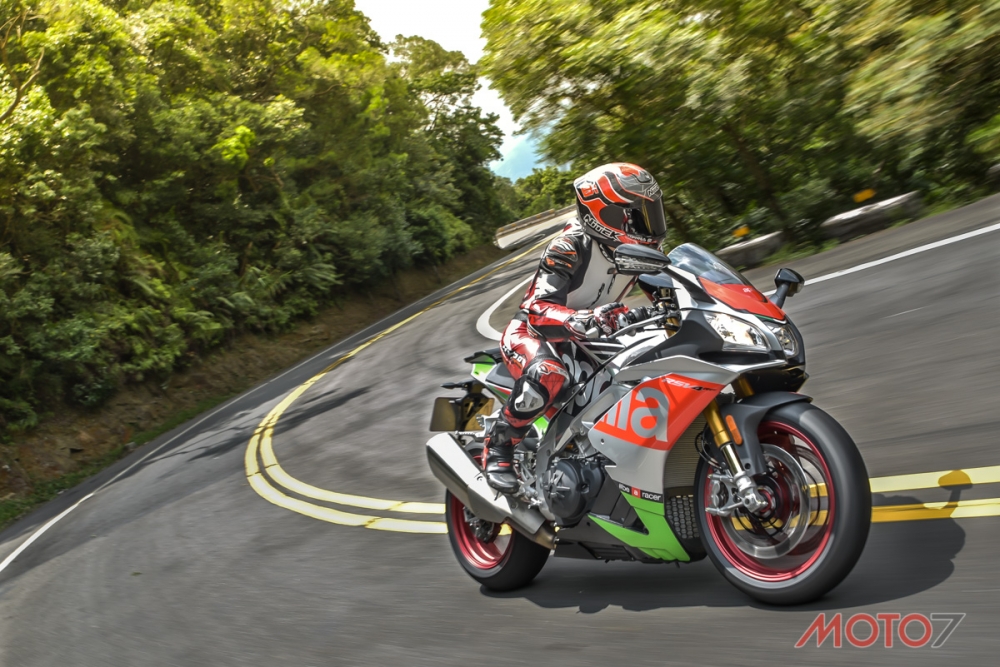 V4野獅的狂嘯：2017 APRILIA RSV4 RF 試車報告