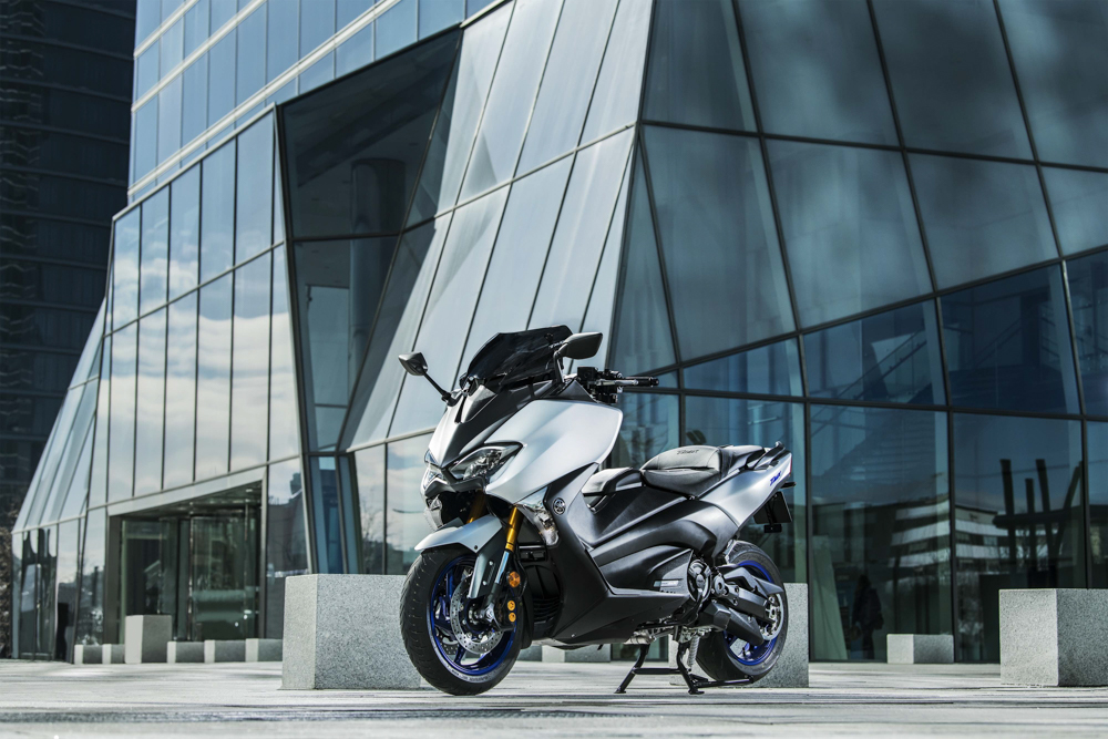 YAMAHA TMAX SX Sport Edition。