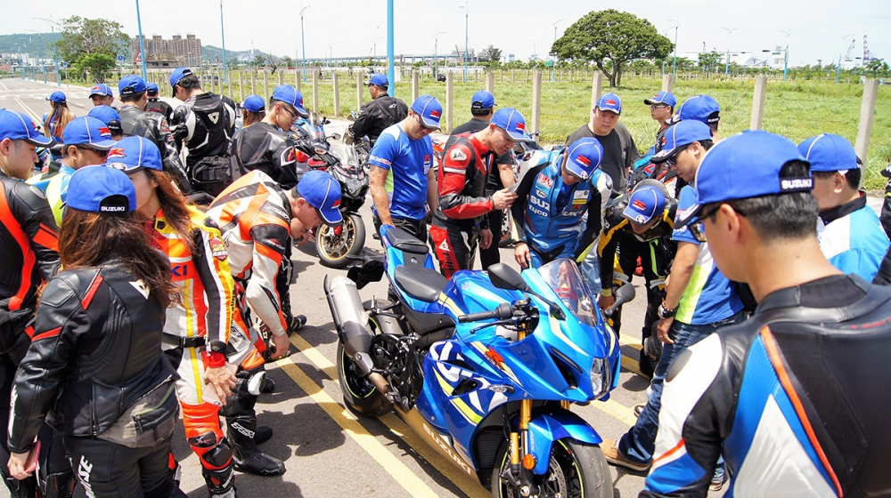 GSX-R 阿魯軍團車友們見到王者真面目相當興奮。