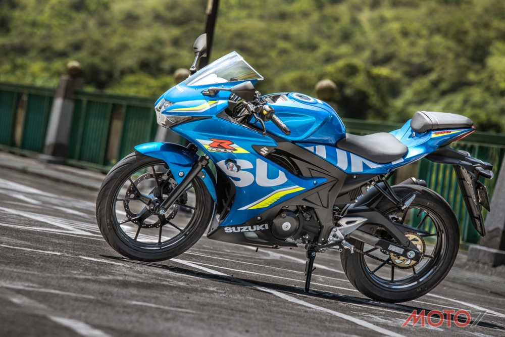 帶著縮小版「阿魯」外型跑格的GSX-R150。