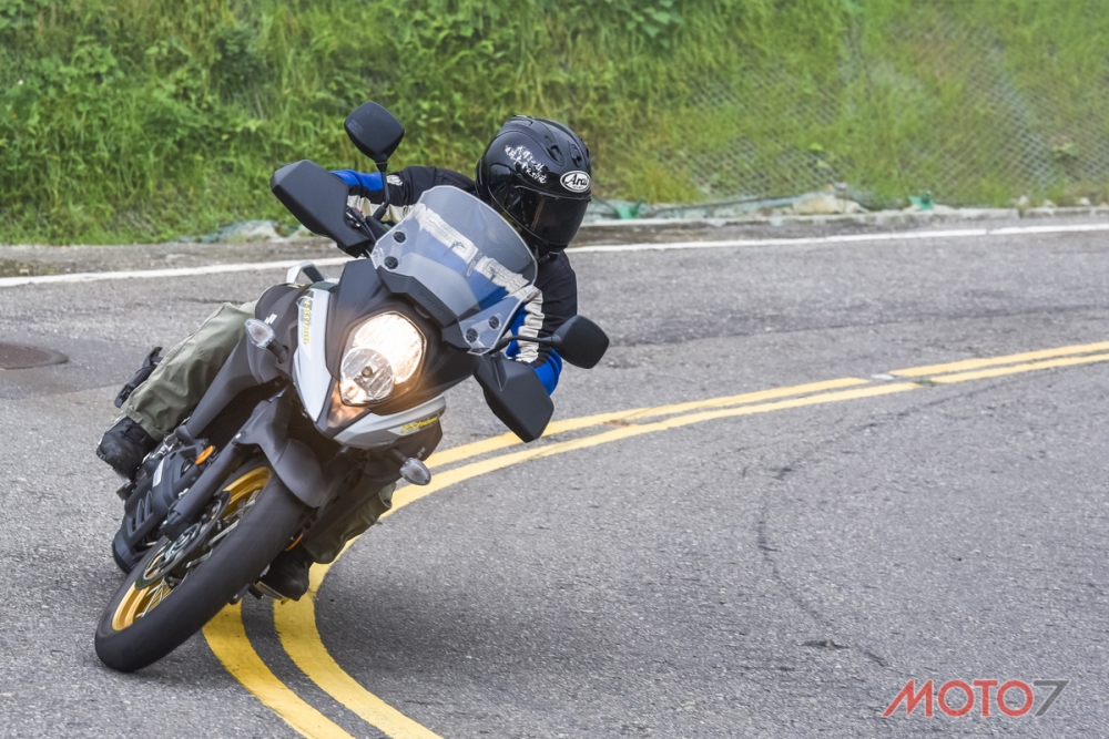 V-Strom 650XT在像102縣道這樣的小山路上，更是如魚得水。