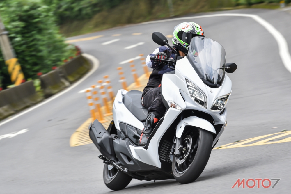 純粹日製的大羊典範：SUZUKI BURGMAN 400 山道試駕