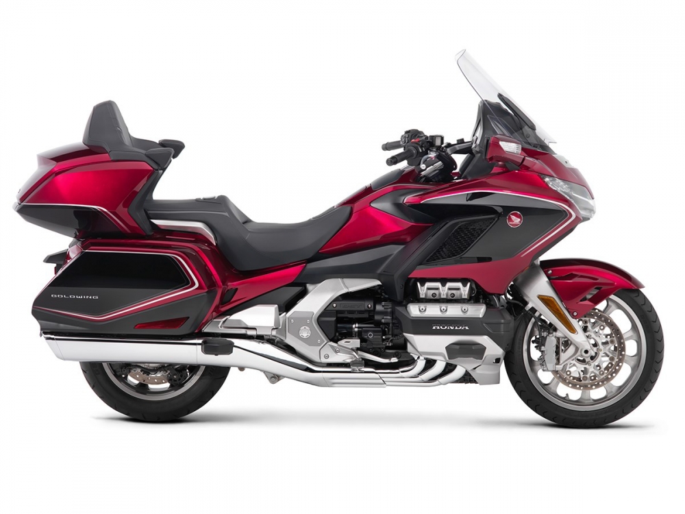 2018 GOLDWING以輕量化工程，減輕了44kg的重量。