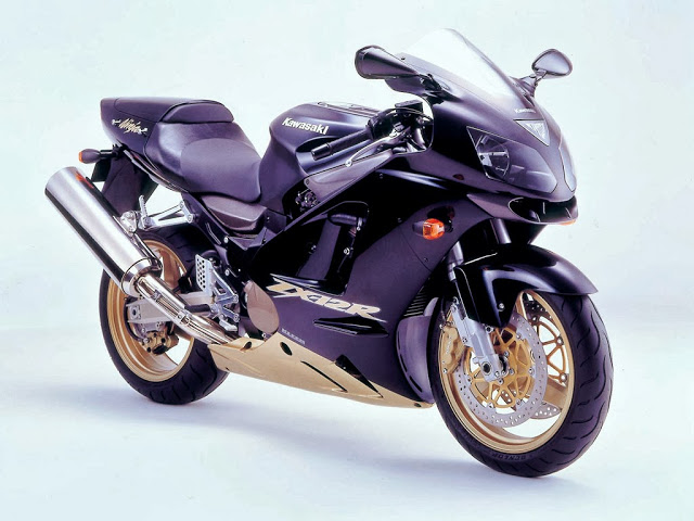 KAWASAKI ZX-12R。