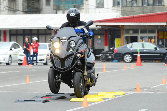 Fuoco 500 的外型相當粗獷，也有一定程度的越野能力。