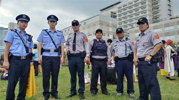 日大叔扮台灣警察網驚 就是這體型 Yahoo奇摩遊戲電競