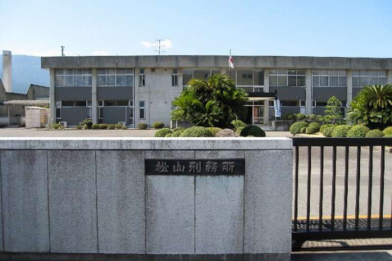 日本模範受刑人逃獄之亂 無圍牆監獄 囚犯逃亡22天 法務大臣也出面道歉 逃犯從離島游回本州後被捕 Yahoo奇摩遊戲電競