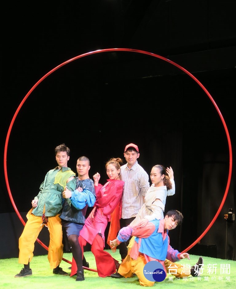 歌劇院首屆駐館藝術家顏寧志新作照妖鏡 打造華麗聲光多媒體劇場 Yahoo奇摩遊戲電競