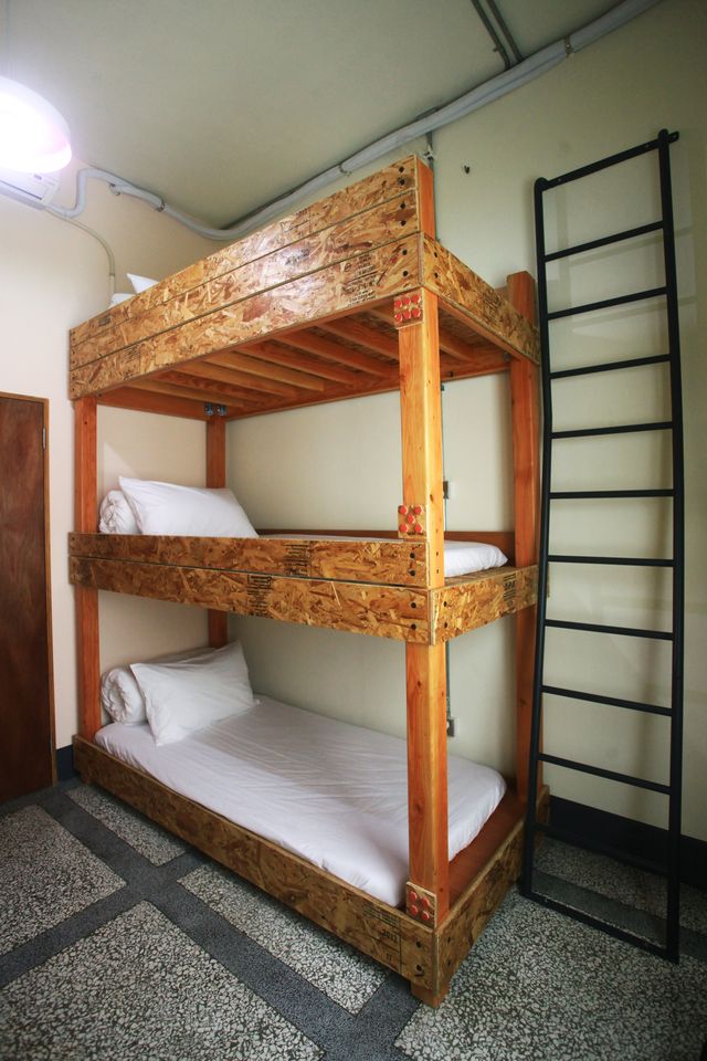 單人床每床平日500元 ／假日600元。