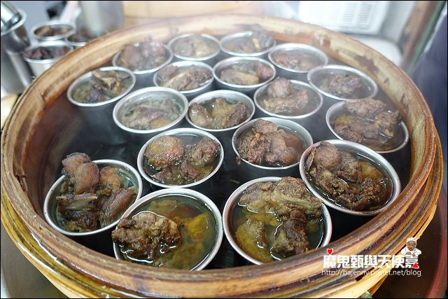 《小姑食記》捷運板南線/龍山寺站美食~萬華火車站附近 阿萬油飯四神湯