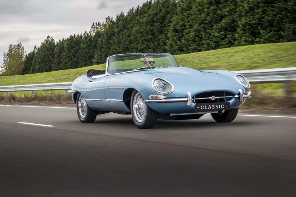 Jaguar E-Type Zero充滿濃濃復古風情、加上結合現代高科技，許多媒體與車迷都給予極高評價，甚至連Ferrari創辦人Enzo Ferrari都稱讚它是史上最美電動車