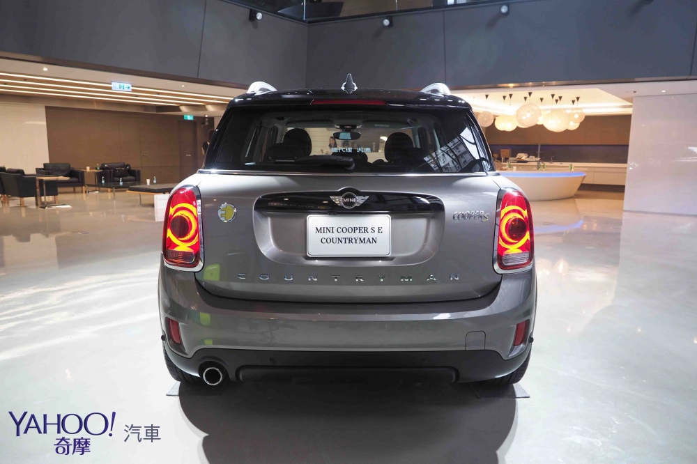 終於有油電了！Mini Cooper S E Countryman All4發電價216萬元起