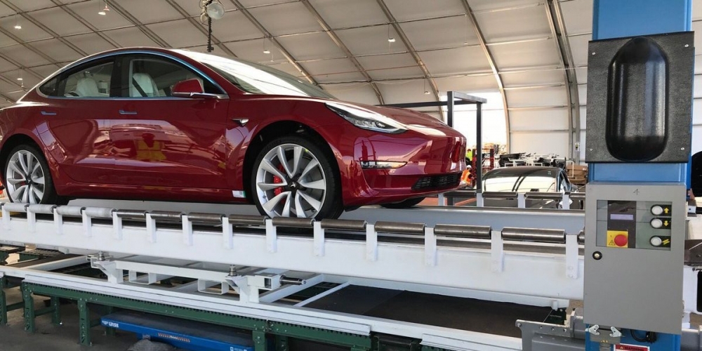 Tesla上週已經量產約6,800輛汽車，其中包Model 3約4,800輛。 （圖片來源：https://electrek.co/2018/08/16/tesla-model-3-production-8000-units-analyst-fremont-factory-visit/）