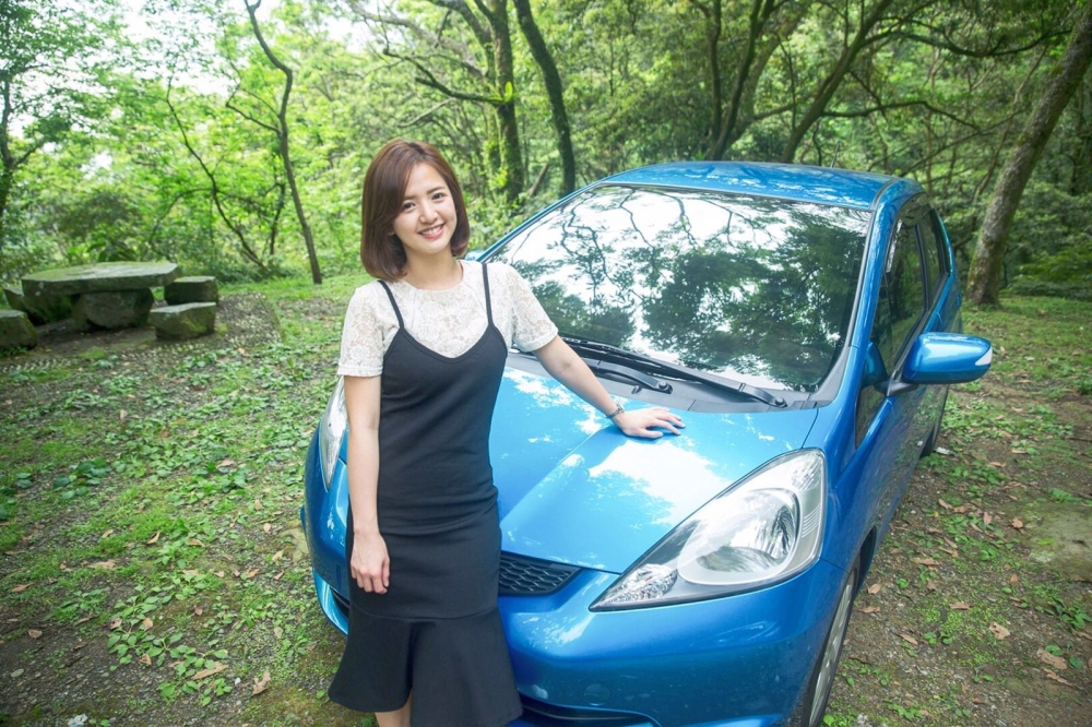 臧芮軒從大學時開始開車，原本開媽媽的舊車，但因為經常出問題，於是父母送了一台新車給她，她相當愛惜這輛車。（圖／臧芮軒提供）