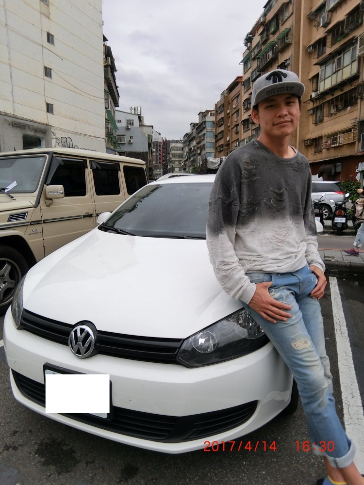 黃鐙輝的愛車是Volkswagen Golf Variant旅行車，他覺得CP值很高，因為好開，空間也蠻大。（圖／黃鐙輝提供）