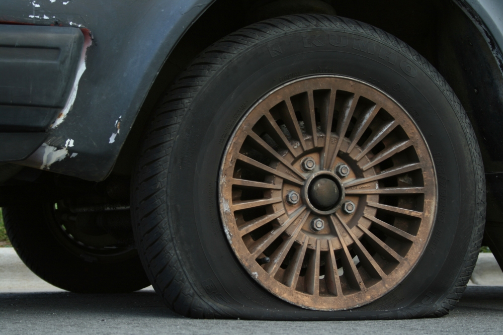 【汽車特別企劃】夏天開車容易爆胎？輪胎檢測二三事