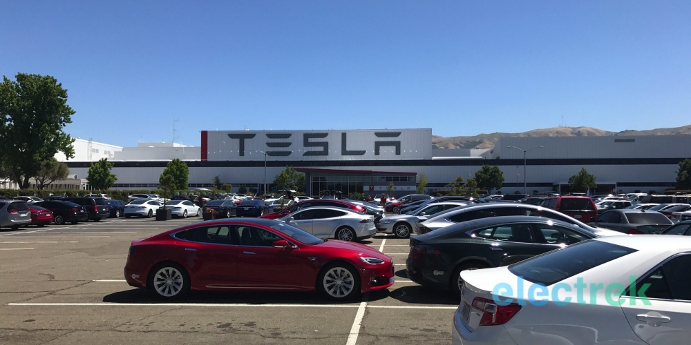 （圖片來源：https://electrek.co/2018/10/19/tesla-maintain-production-1000-vehicles-day/）