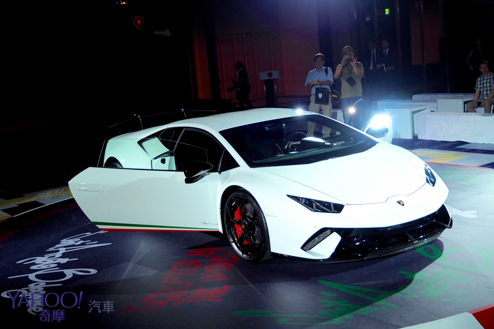 6分52秒紐柏林終結者！Lamborghini Huracán Performante驚豔抵台！