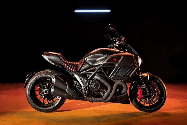 時尚男子漢！DUCATI X DIESEL跨界新作DUCATI Diavel DIESEL