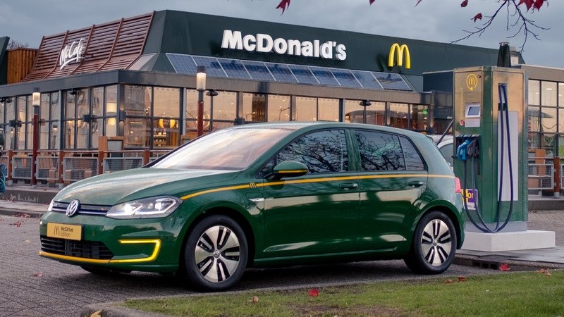 麥當勞用餐專車！VOLKSWAGEN e-Golf聯名車型登場