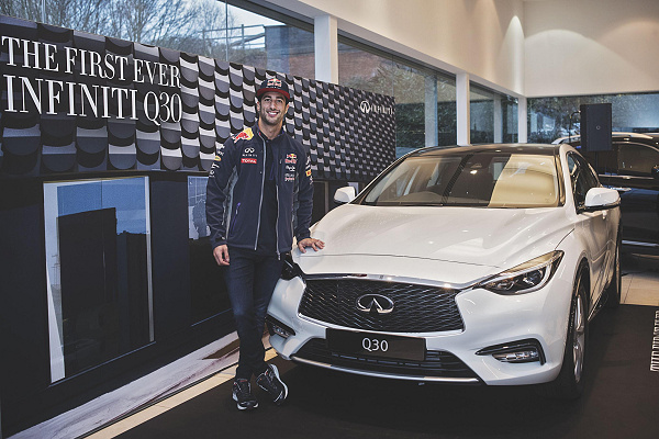 INFINITI當家F1車手來廣宣！Daniel Ricciardo力挺Q30